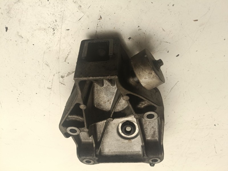Recambio de soporte motor derecho superior para bmw 5 (f10) 520 d referencia OEM IAM 22116777623  