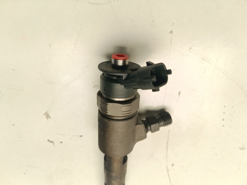 Recambio de inyector para peugeot 206+ básico referencia OEM IAM 0445110339  
