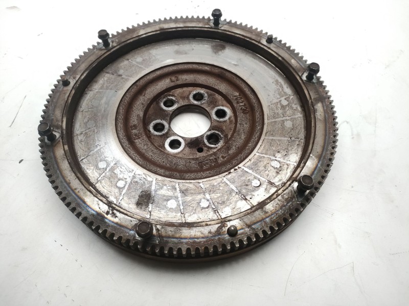 Recambio de volante motor para audi a1 (8x) 1.6 tdi referencia OEM IAM 702730  