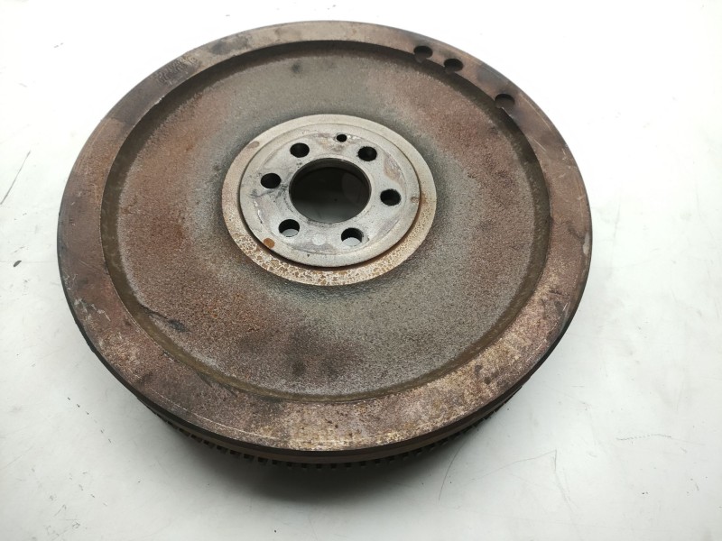 Recambio de volante motor para audi a1 (8x) 1.6 tdi referencia OEM IAM 702730  
