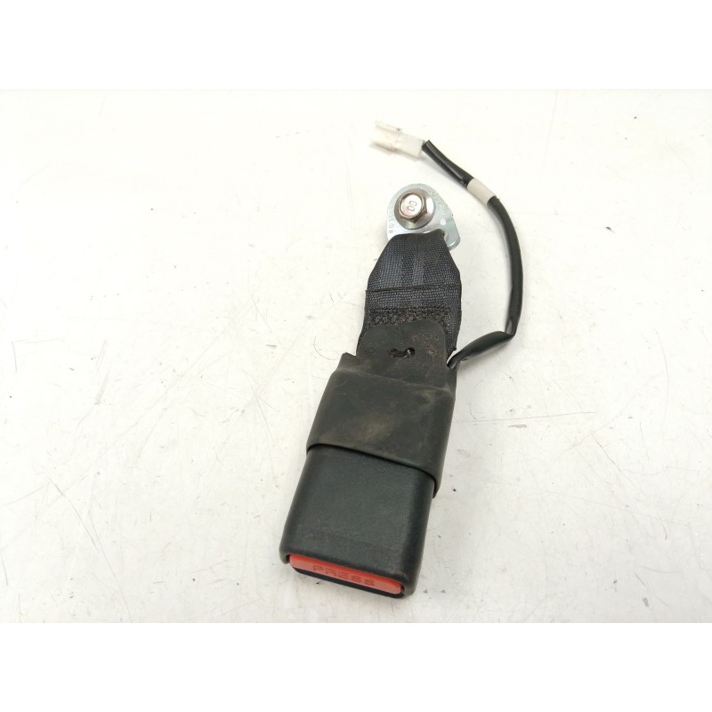 Recambio de enganche cinturon trasero central para nissan pulsar hatchback (c13) 1.2 dig-t referencia OEM IAM   