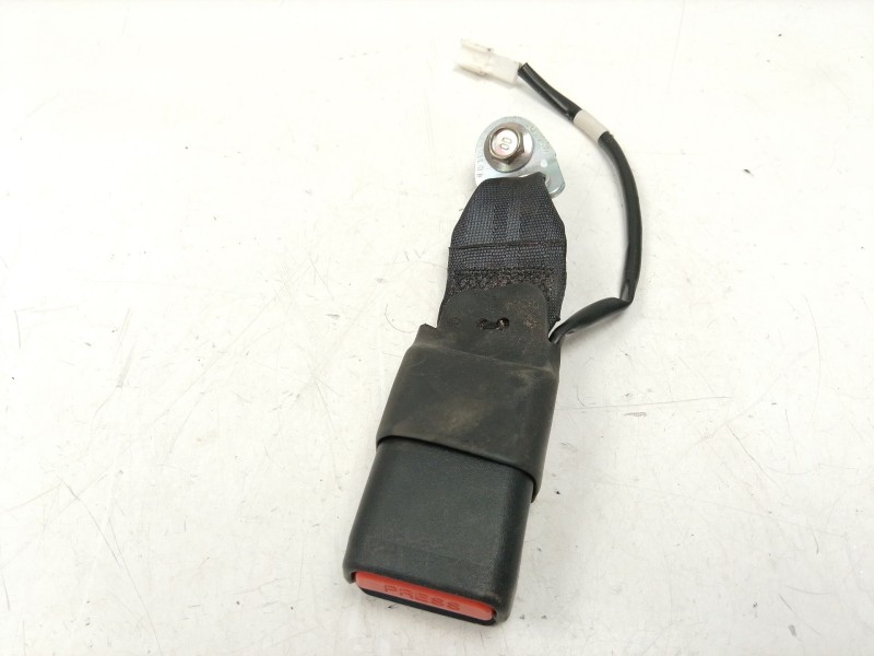 Recambio de enganche cinturon trasero central para nissan pulsar hatchback (c13) 1.2 dig-t referencia OEM IAM   
