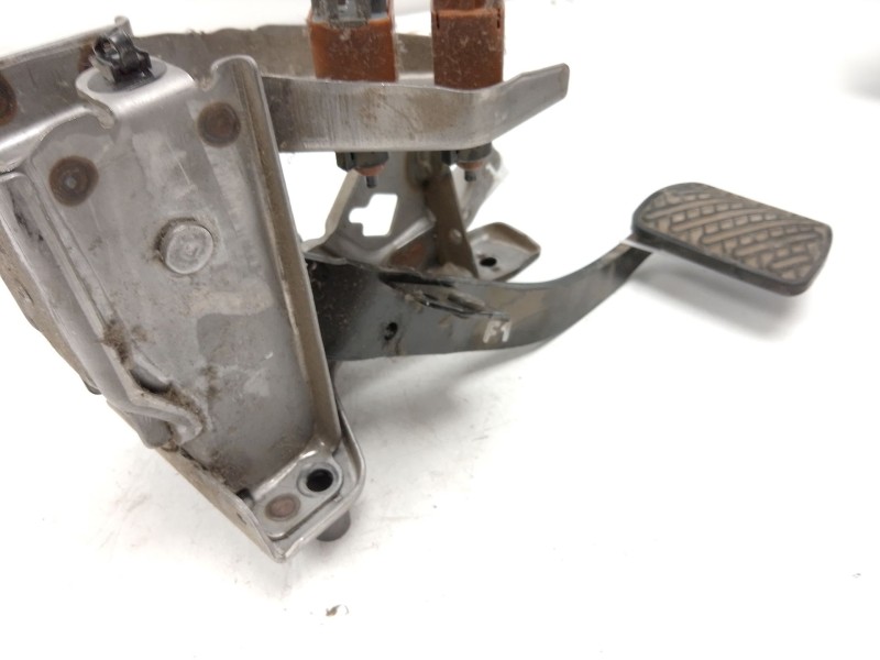 Recambio de pedal freno para nissan pulsar hatchback (c13) 1.2 dig-t referencia OEM IAM   