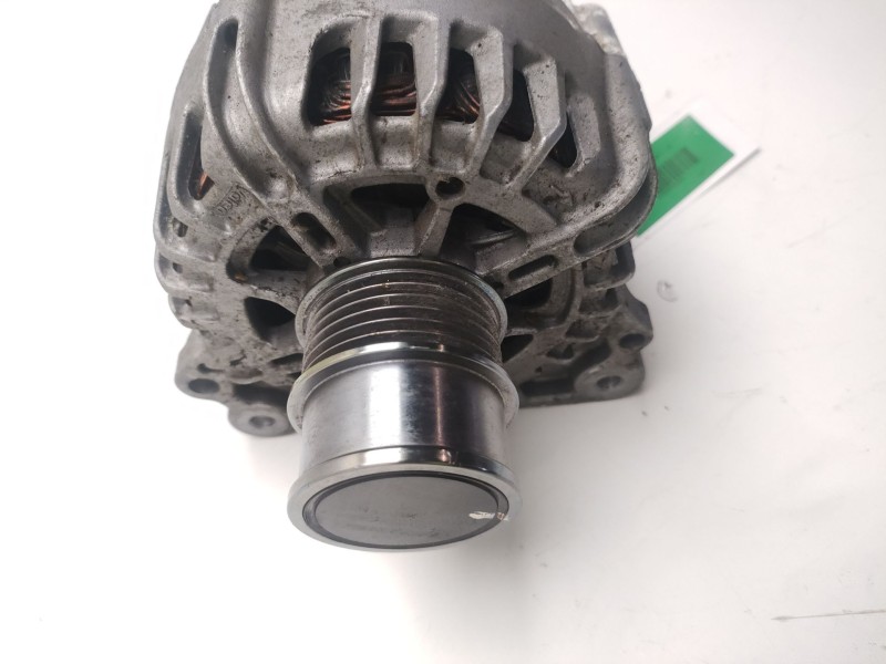 Recambio de alternador para volkswagen polo advance referencia OEM IAM  04E903015 