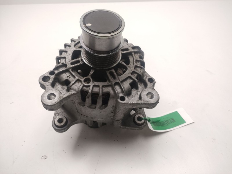 Recambio de alternador para volkswagen polo advance referencia OEM IAM  04E903015 