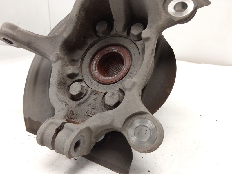Recambio de buje trasero izquierdo para nissan pulsar hatchback (c13) 1.2 dig-t referencia OEM IAM   