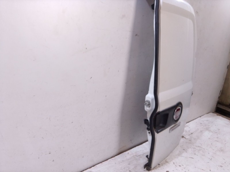 Recambio de puerta trasera derecha carga para fiat doblo cargo (263_) 1.3 d multijet (263wxu1a) referencia OEM IAM   