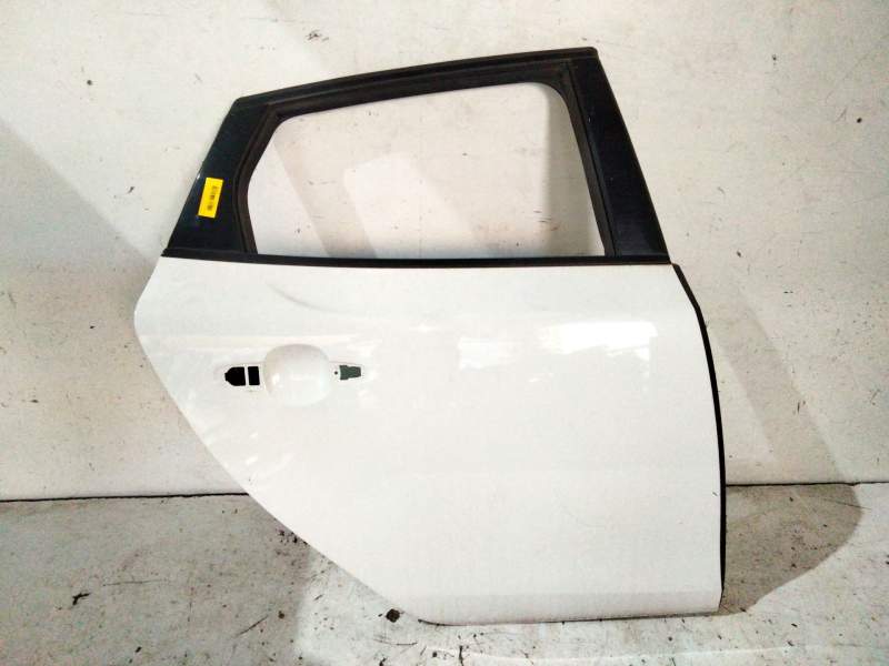Recambio de puerta trasera derecha para volvo v40 cross country referencia OEM IAM 32351000  