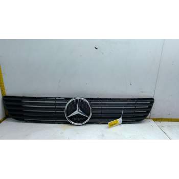 REJILLA PARAGOLPES DELANTERO A6388880023 
