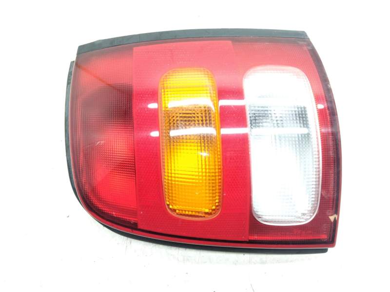Recambio de piloto trasero derecho para nissan micra ii (k11) 1.0 i 16v referencia OEM IAM 236030020  