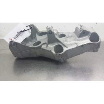 Recambio de soporte alternador para renault trafic combi (ab 4.01) 2.0 dci diesel cat referencia OEM IAM 117109477R  