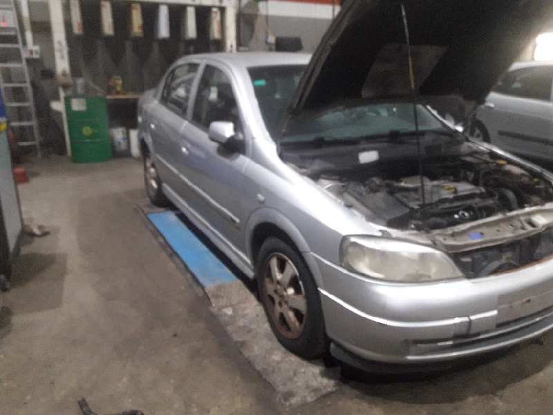 opel astra g berlina del año 2000