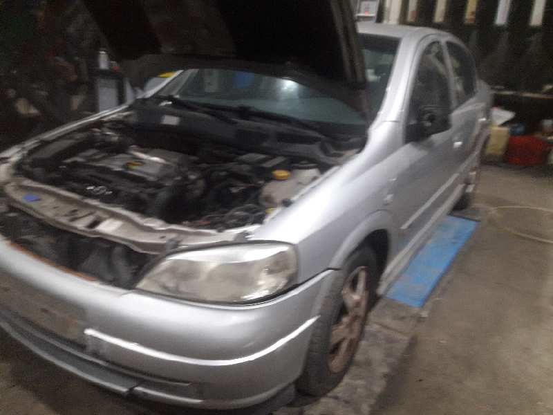 opel astra g berlina del año 2000