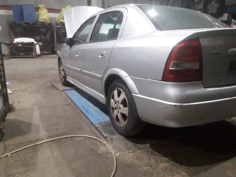 opel astra g berlina del año 2000