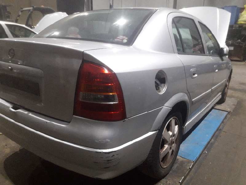 opel astra g berlina del año 2000
