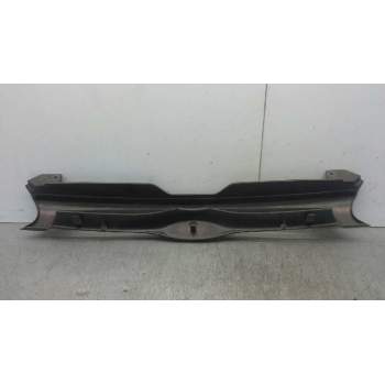 Recambio de rejilla delantera para ford mondeo berlina (gd) ambiente referencia OEM IAM 1087556  