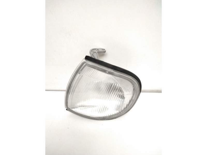 Recambio de piloto delantero izquierdo para nissan serena (c23) 2.3 d referencia OEM IAM 261357C000  