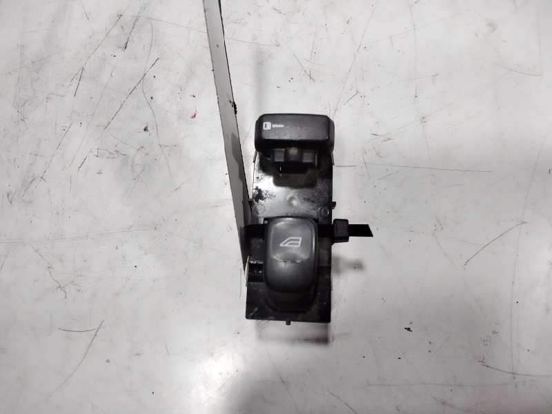 Recambio de mando elevalunas delantero derecho para volvo v40 familiar 1.9 d+ evolution referencia OEM IAM   