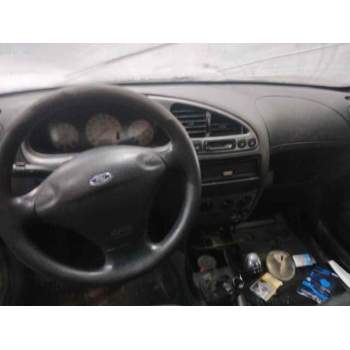 ford fiesta berlina (dx) del año 2001