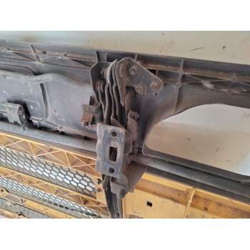 Recambio de calandra para scania serie 4 124 referencia OEM IAM   