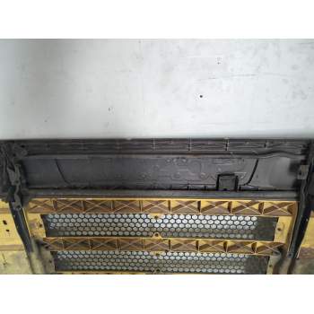 Recambio de calandra para scania serie 4 124 referencia OEM IAM   