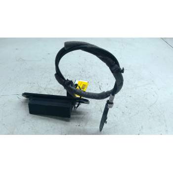 MANETA INTERIOR LATERAL DERECHA 8T16K266A62 