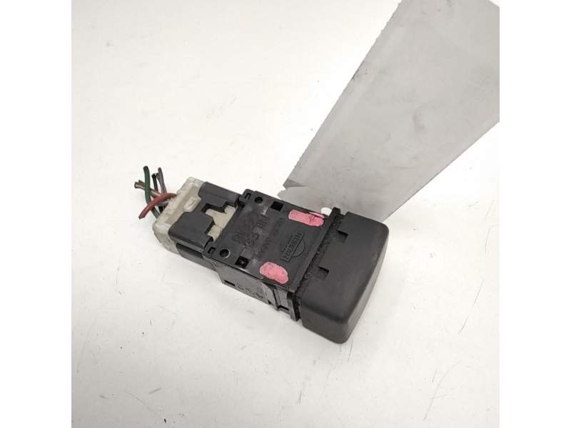 Recambio de warning para nissan pick-up (d22) td doble cabina 4x4 referencia OEM IAM  PULSADOR WARNING 