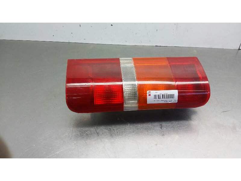 Recambio de piloto trasero derecho para ford fiesta berl./courier surf referencia OEM IAM 37474128D 7070864 
