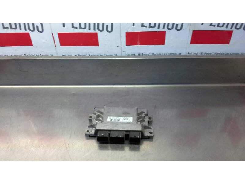 Recambio de centralita motor uce para dacia sandero ambiance music referencia OEM IAM 8201082042 8201082039 