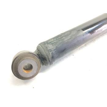 Recambio de amortiguador trasero derecho para mazda cx-5 2.0 cat referencia OEM IAM KB8M28700A  