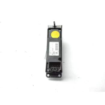 Recambio de mando elevalunas trasero derecho para mazda 3 berlina (bk) 1.6 crdt active+ referencia OEM IAM 03123120  