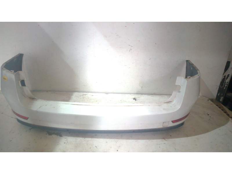 Recambio de paragolpes trasero para skoda superb iii (3v3) 2.0 tdi referencia OEM IAM 3V5807421  