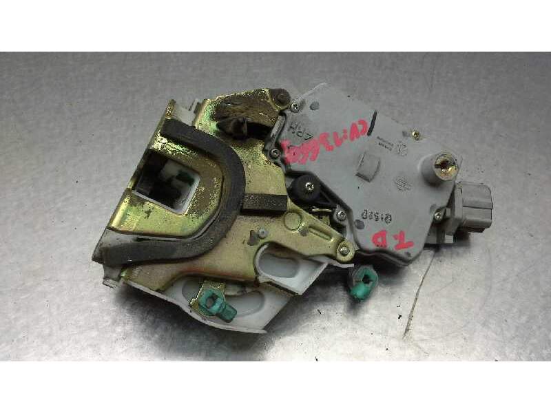 Recambio de cerradura puerta trasera derecha para nissan primera berlina (p11) slx referencia OEM IAM 825029F511  