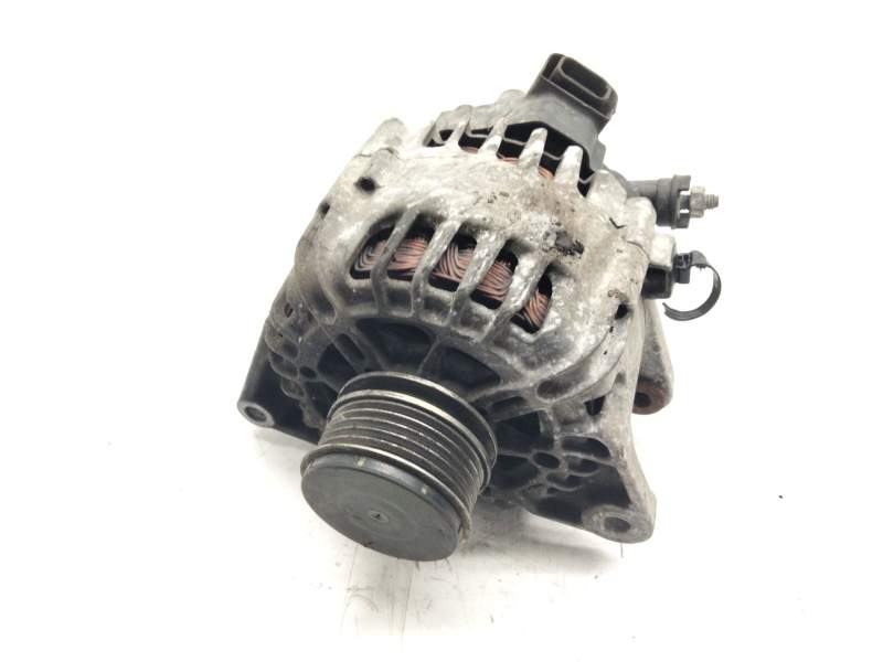 Recambio de alternador para hyundai accent (lc) 1.5 crdi cat referencia OEM IAM 373002A500  