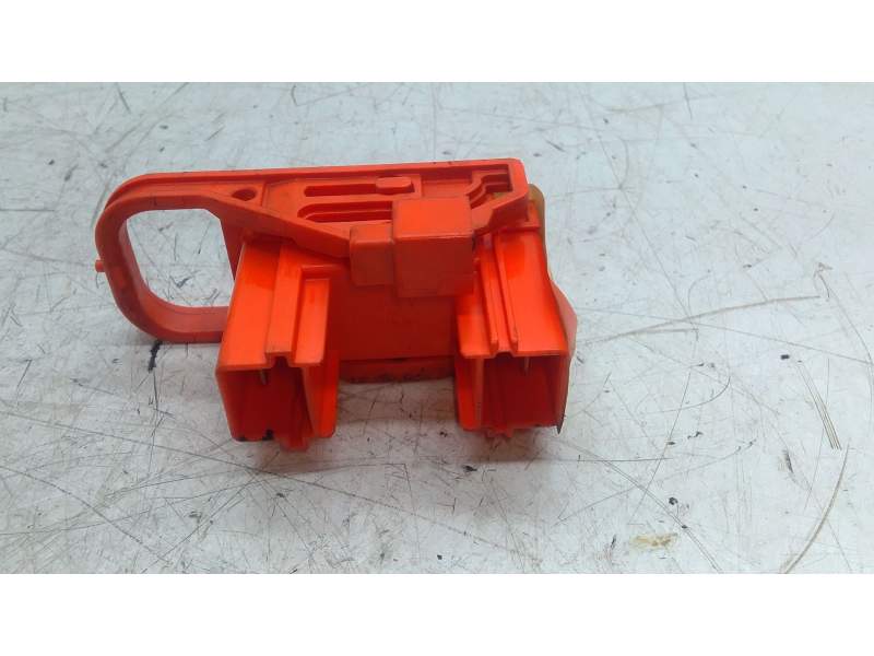 Recambio de fusible bateria para toyota auris station wagon (_e18_) 1.8 hybrid (zwe186_) referencia OEM IAM G383448010  