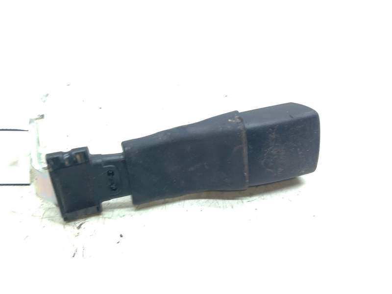 Recambio de enganche cinturon trasero derecho para toyota auris (_e15_) 1.8 hybrid (zwe150_) referencia OEM IAM 7338002040B0  