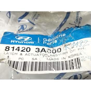 Recambio de cerradura puerta trasera derecha para hyundai trajet (fo) 2.0 16v cat referencia OEM IAM 814203A000  