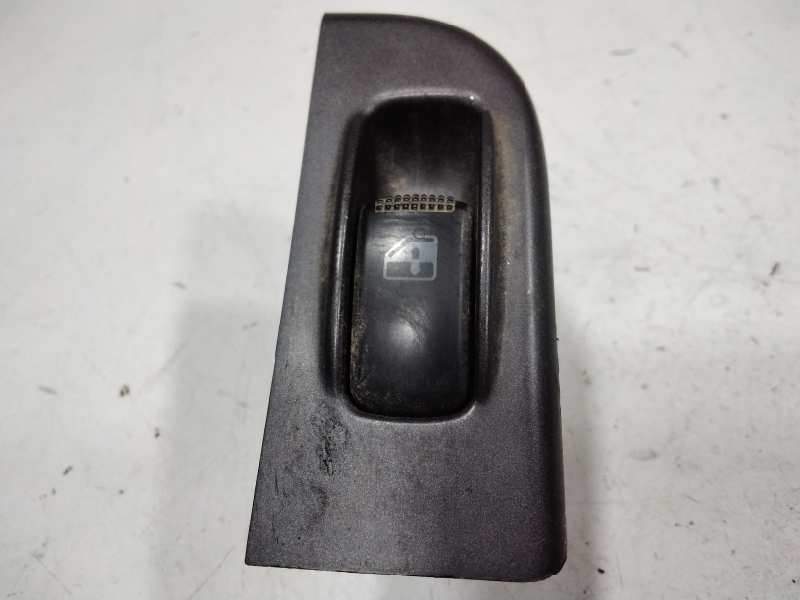 Recambio de mando elevalunas trasero izquierdo para hyundai trajet (fo) 2.0 crdi gls referencia OEM IAM 935353A000  