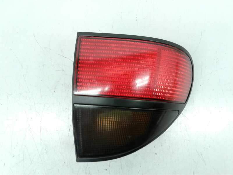 Recambio de piloto trasero izquierdo para renault laguna (b56) 2.2 turbodiesel referencia OEM IAM 7700820052  