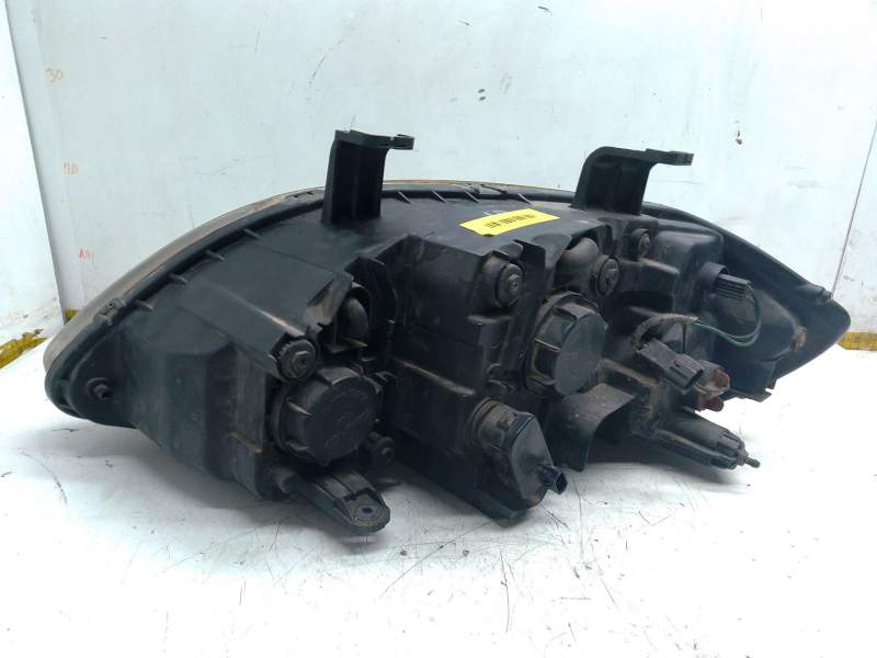 Recambio de faro derecho para ssangyong rodius i 2.7 xdi 4wd referencia OEM IAM 8310221205  