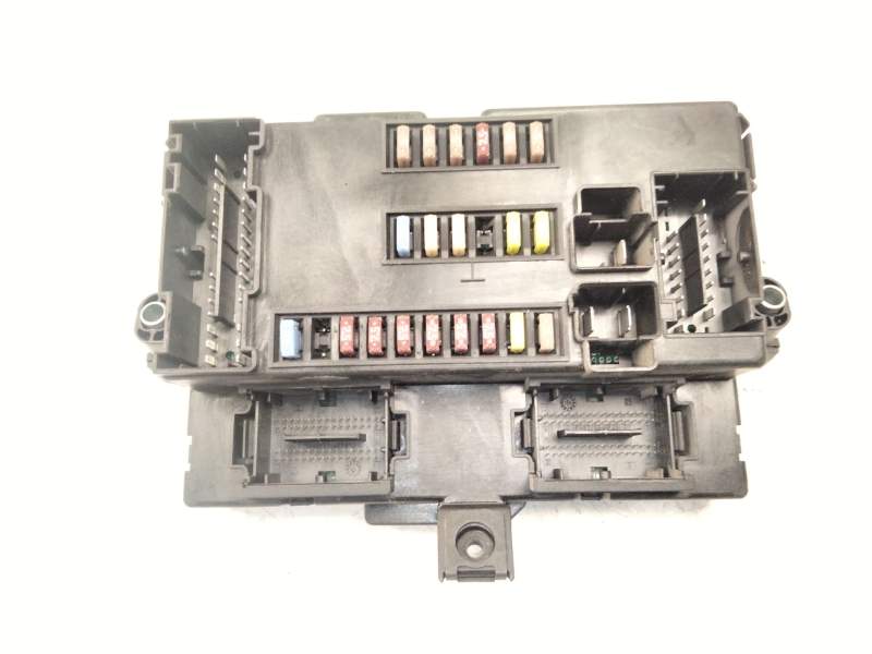 Recambio de caja fusibles para iveco daily v furgoneta 29s13, 29l13, 35c13, 35s13, 40c13, 40s13 referencia OEM IAM 5801639043  