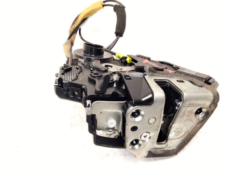 Recambio de cerradura puerta trasera derecha para toyota avensis sedán (_t25_) 2.0 (azt250_) referencia OEM IAM 6905002102  