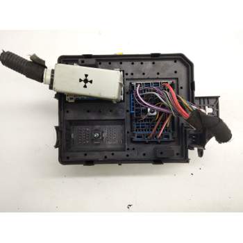 Recambio de caja fusibles para iveco daily v furgoneta 29s13, 29l13, 35c13, 35s13, 40c13, 40s13 referencia OEM IAM 39036044  
