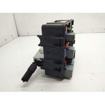 Recambio de caja fusibles para iveco daily v furgoneta 29s13, 29l13, 35c13, 35s13, 40c13, 40s13 referencia OEM IAM 39036044  