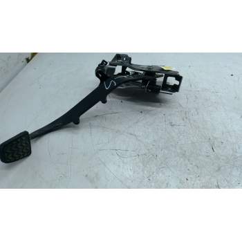 PEDAL EMBRAGUE 
