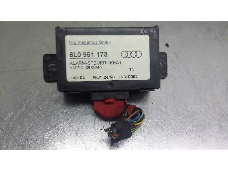 Recambio de alarma electronica para audi a8 (d2) 3.7 quattro referencia OEM IAM 8L0951173  