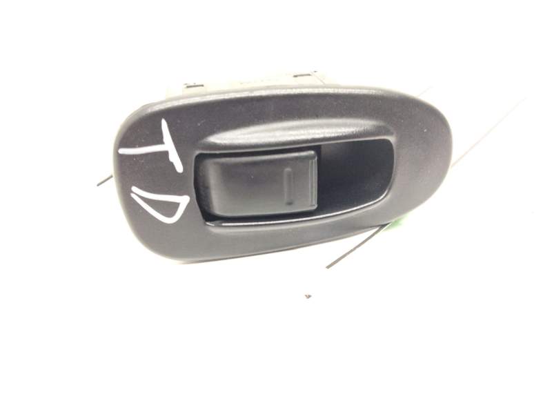 Recambio de mando elevalunas trasero derecho para kia sephia ll 1.5 cat referencia OEM IAM 4735101000  