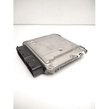 Recambio de centralita motor uce para opel insignia berlina excellence referencia OEM IAM 0281016704 155574903 55573560