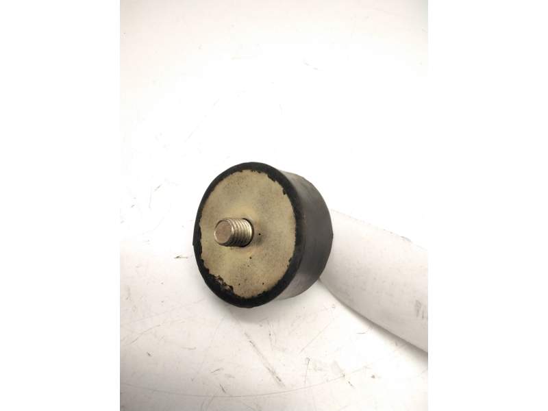 Recambio de insulator para nissan referencia OEM IAM SILENTBLOCK  