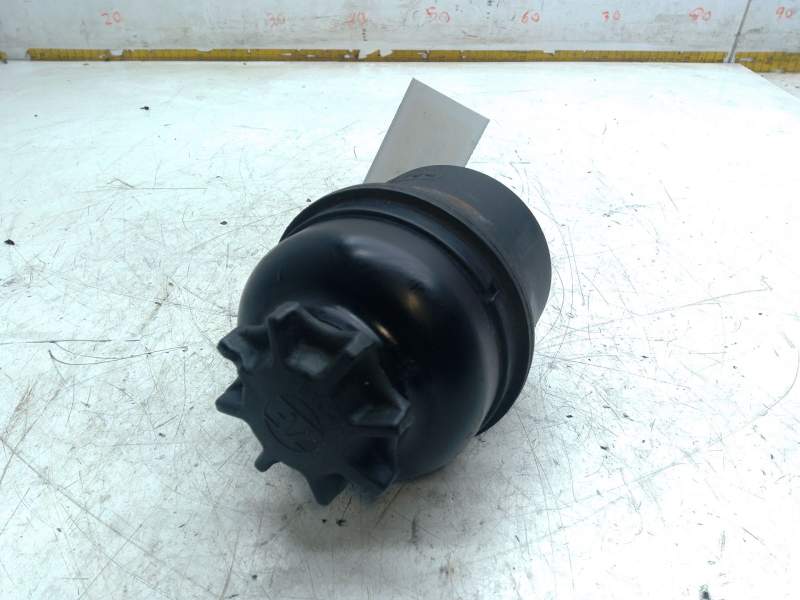 Recambio de deposito aceite hidraulico para lada niva todo terreno, cerrada (2121, 2131) 1700 i 4x4 (21213, 21214) referencia OE